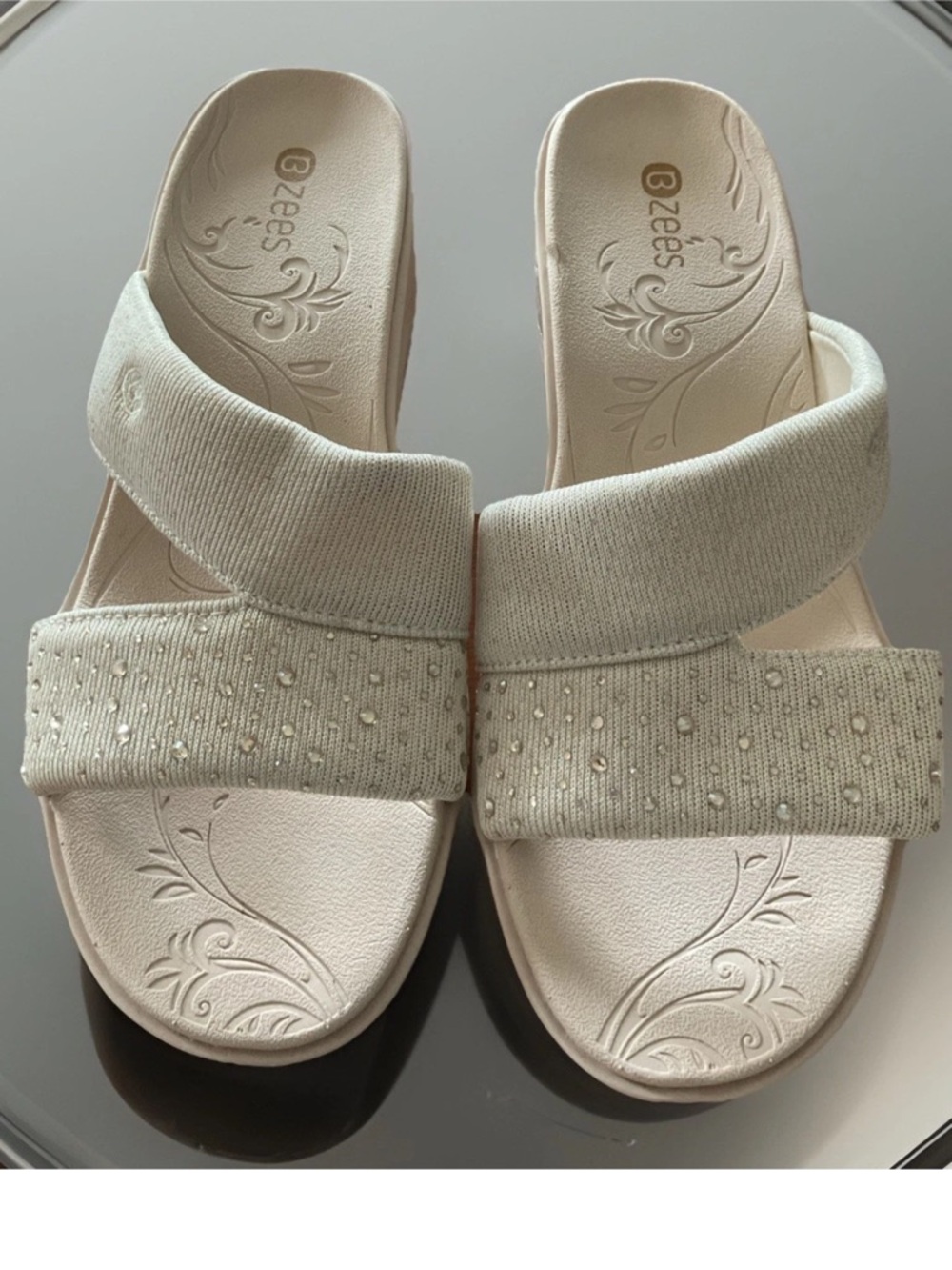 Bzees Dynasty Bright Wedge Tan Knit Rhinestone Slides / Sandals Women's Sz 8 NEW